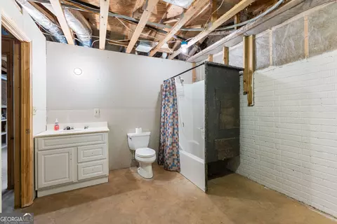 Bath - 214 Long Cove Dr, Lagrange, GA 30240 photo 3 of 3