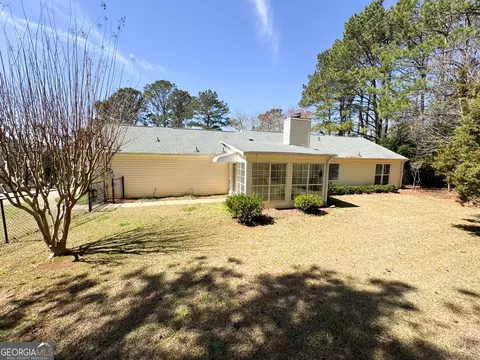 Exterior - 199 Lake Forest Dr, Lagrange, GA 30240 photo 7 of 9