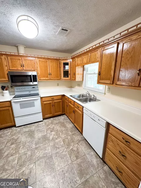 Kitchen - 199 Lake Forest Dr, Lagrange, GA 30240 photo 1 of 3