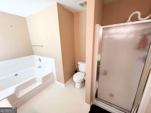 Bath - 199 Lake Forest Dr, Lagrange, GA 30240 photo 2 of 4