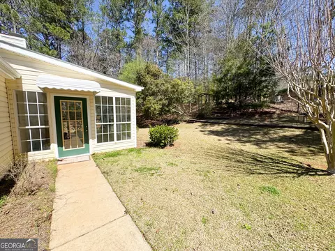 Exterior - 199 Lake Forest Dr, Lagrange, GA 30240 photo 6 of 9