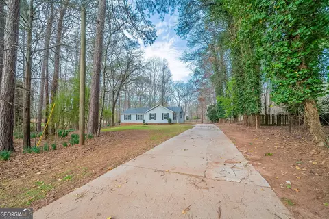 270 Merrydale Dr, Fayetteville, GA 30215