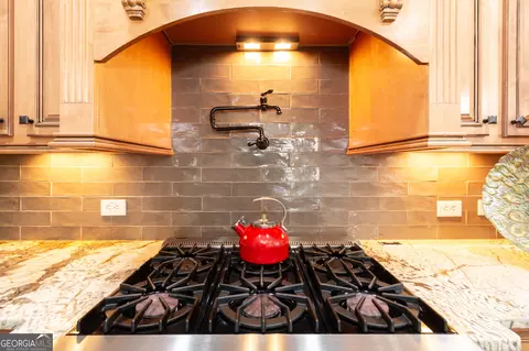 Kitchen - 120 Kettering Trce, Tyrone, GA 30290 photo 7 of 10