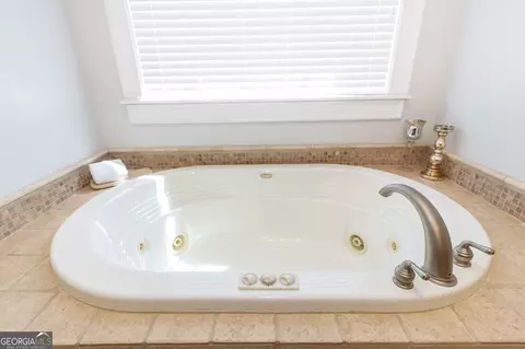 Bath - 120 Kettering Trce, Tyrone, GA 30290 photo 4 of 11