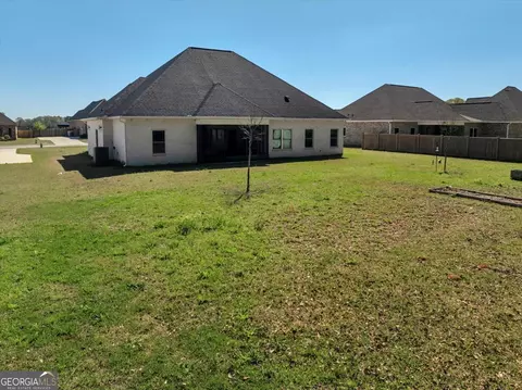 Exterior - 421 Stonegate Trl, Perry, GA 31069 photo 7 of 10