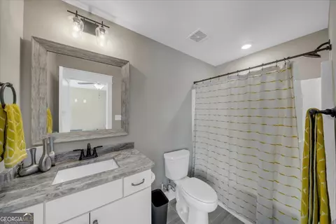 Bath - 421 Stonegate Trl, Perry, GA 31069 photo 5 of 6