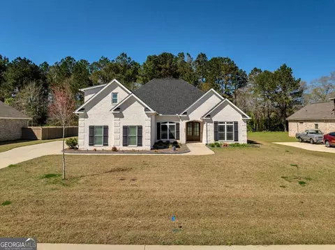Exterior - 421 Stonegate Trl, Perry, GA 31069 photo 9 of 10