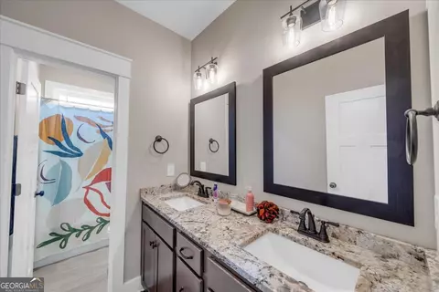 Bath - 421 Stonegate Trl, Perry, GA 31069 photo 4 of 6