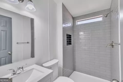 Bath - 737 Leonard Rd, Lagrange, GA 30241 photo 1 of 6