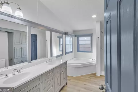 Bath - 737 Leonard Rd, Lagrange, GA 30241 photo 4 of 6