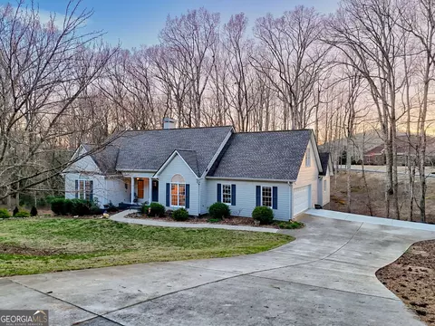 721 Plum Ln, Clarkesville, GA 30523