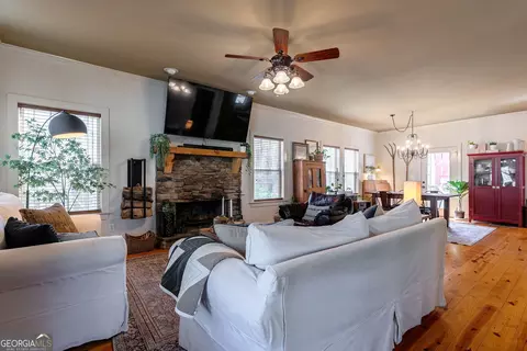 378 Live Oak Ln, Comer, GA 30629 photo 9