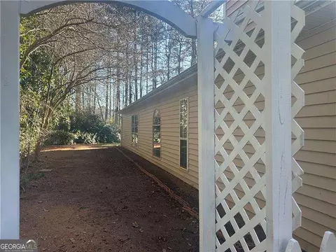 5860 Elm Tree Dr, Buford, GA 30518 photo 18