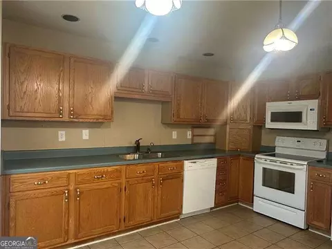 5860 Elm Tree Dr, Buford, GA 30518 photo 6