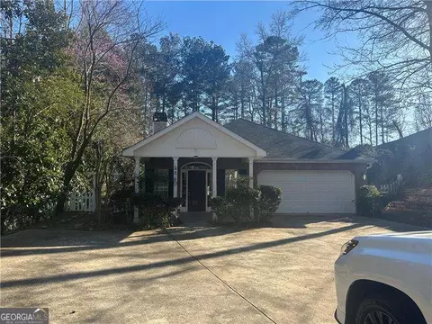 5860 Elm Tree Dr, Buford, GA 30518
