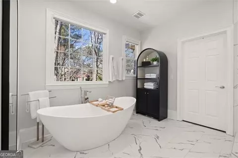 Bath - 2758 Chieftain Run, Duluth, GA 30097 photo 2 of 11
