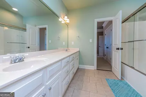 Bath - 103 Vanguard Ct, Centerville, GA 31028 photo 4 of 14