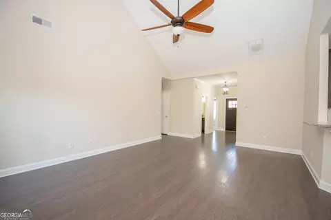 Living - 39 Chatham Ct, Williamson, GA 30292 photo 3 of 6