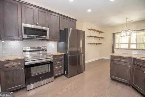 Kitchen - 39 Chatham Ct, Williamson, GA 30292 photo 2 of 2