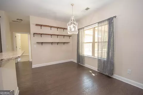 Living - 39 Chatham Ct, Williamson, GA 30292 photo 6 of 6