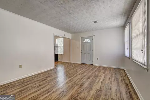 Living - 3831 Frances Dr, Macon, GA 31206 photo 2 of 4