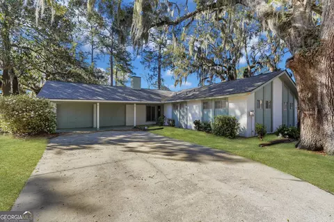 490 Strathy Hall Dr, Richmond Hill, GA 31324