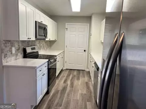 Kitchen - 158 Oak Way Dr, Toccoa, GA 30577 photo 2 of 3
