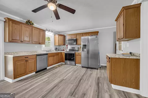 Kitchen - 158 Poplar St, Toccoa, GA 30577 photo 1 of 2