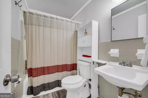 Bath - 158 Poplar St, Toccoa, GA 30577 photo 1 of 1