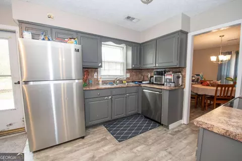 Kitchen - 214 Cosby Dr, Lagrange, GA 30241 photo 2 of 3