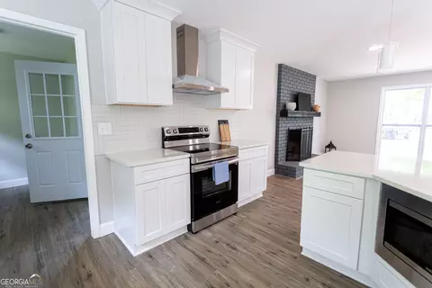 Kitchen - 1073 We King Rd, Commerce, GA 30530 photo 2 of 8
