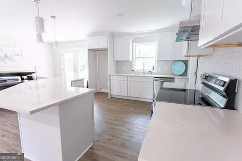 Kitchen - 1073 We King Rd, Commerce, GA 30530 photo 8 of 8