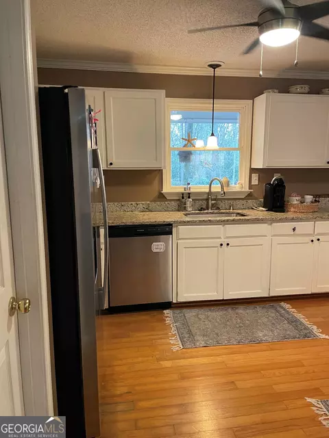 Kitchen - 103 Chinaberry Ln, Lagrange, GA 30240 photo 2 of 4