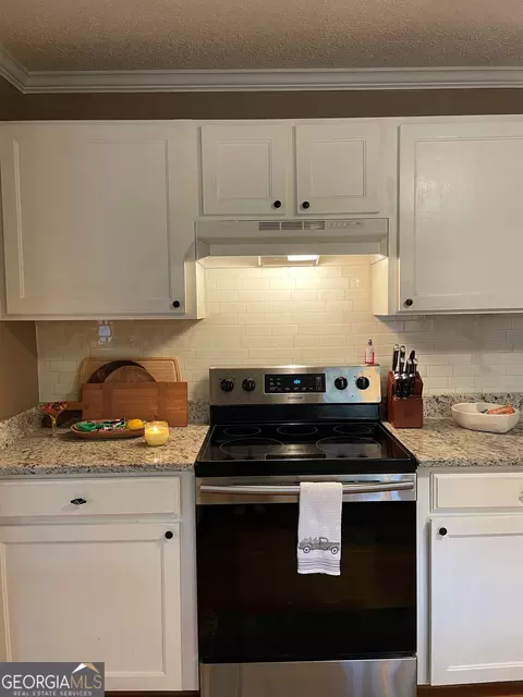 Kitchen - 103 Chinaberry Ln, Lagrange, GA 30240 photo 3 of 4