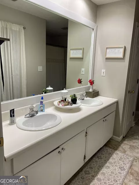 Bath - 103 Chinaberry Ln, Lagrange, GA 30240 photo 2 of 6