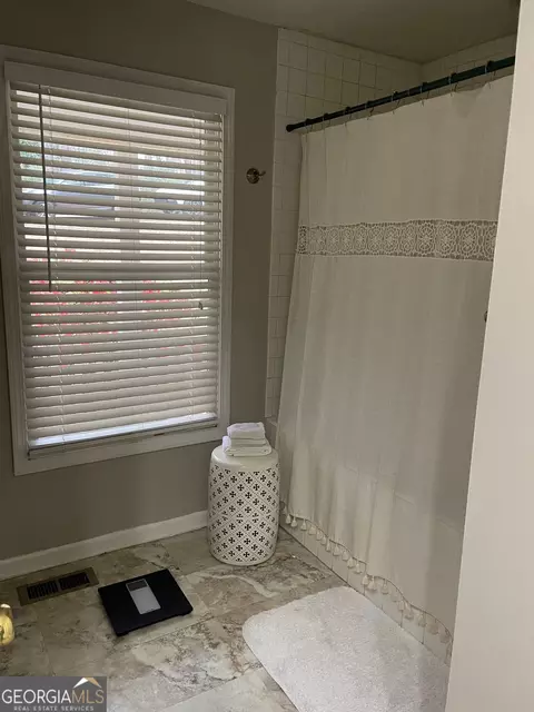 Bath - 103 Chinaberry Ln, Lagrange, GA 30240 photo 3 of 6