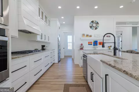 Kitchen - 150 Quail Run Cir, Adel, GA 31620 photo 2 of 8