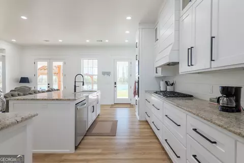 Kitchen - 150 Quail Run Cir, Adel, GA 31620 photo 4 of 8