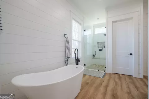 Bath - 150 Quail Run Cir, Adel, GA 31620 photo 3 of 6