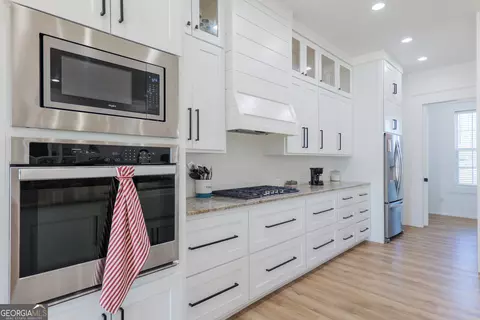 Kitchen - 150 Quail Run Cir, Adel, GA 31620 photo 3 of 8