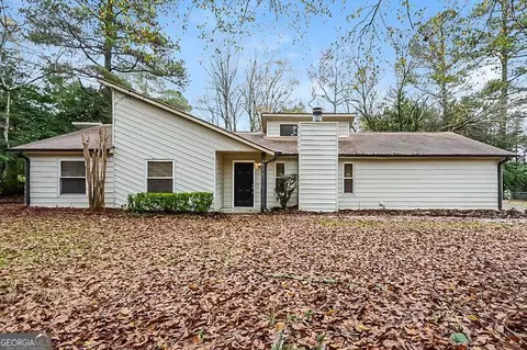 2938 Parkwood Rd, Snellville, GA 30039