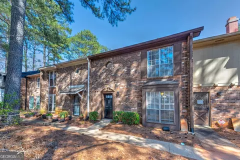748 Garden View Dr, Stone Mountain, GA 30083