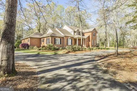 260 Strawberry Cir, Dublin, GA 31021