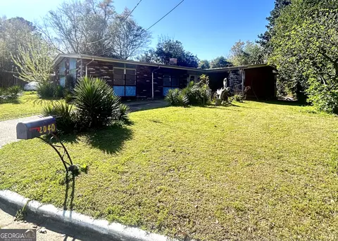 2040 N Riverview Cir, Albany, GA 31705