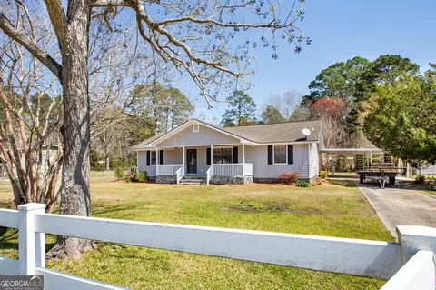 2975 S Lakeview Dr, Waycross, GA 31503