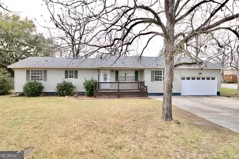 215 N Cleveland Ave, Adel, GA 31620