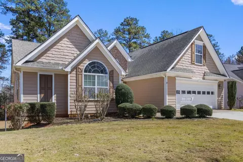 407 Black Fox Dr, Locust Grove, GA 30248