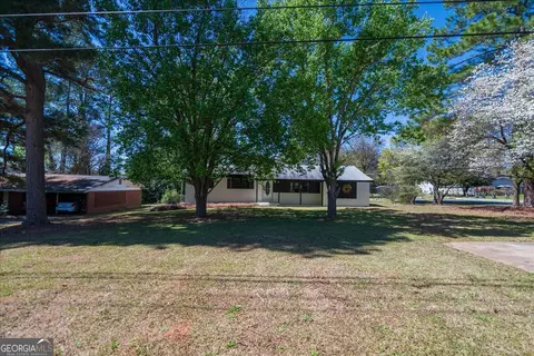 Exterior - 500 Pinecrest Dr, Warner Robins, GA 31093 photo 2 of 10