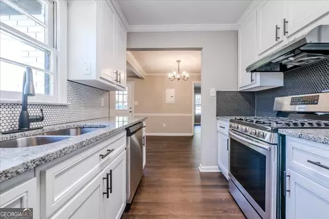 Kitchen - 500 Pinecrest Dr, Warner Robins, GA 31093 photo 3 of 9