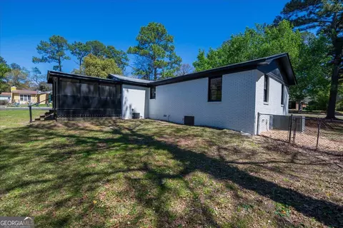 Exterior - 500 Pinecrest Dr, Warner Robins, GA 31093 photo 6 of 10